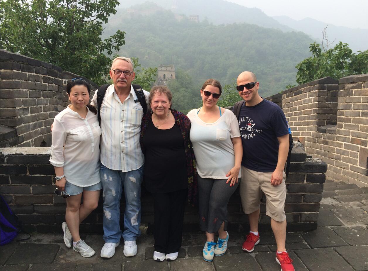 Bejing tour guide Rita with foreign friends 0206(图1)