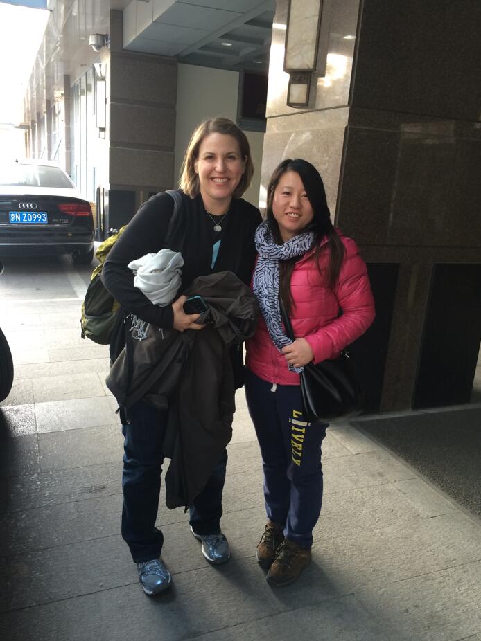 Bejing tour guide Rita with foreign friends 508(图3)