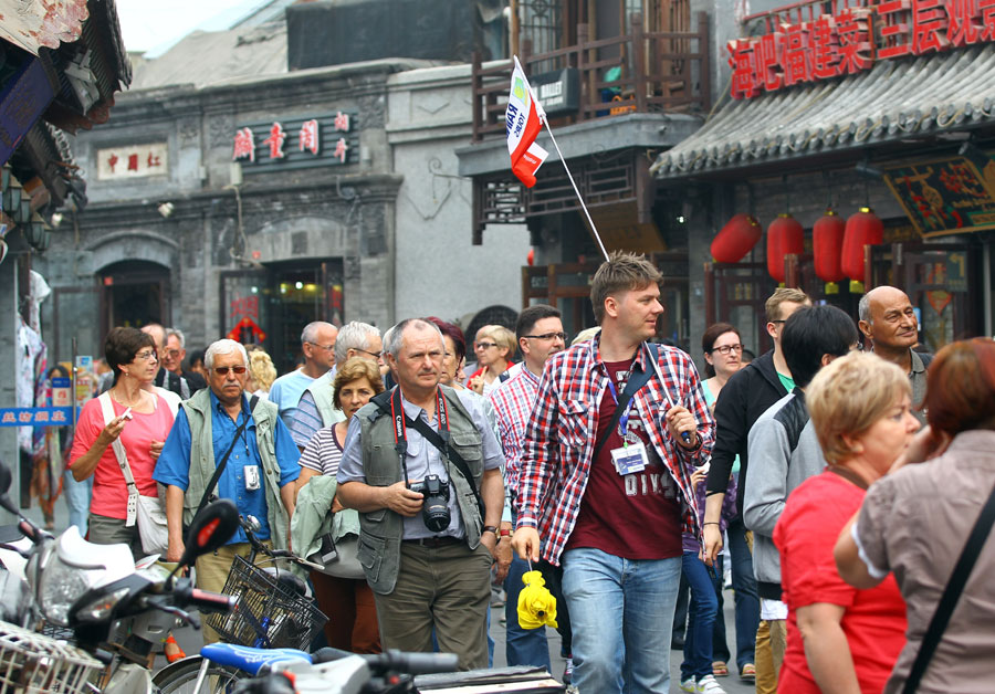 Private walking tour to the old Hutongs and Lama temple